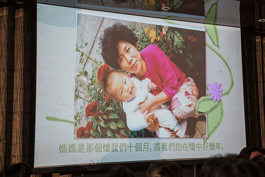 老闆，我要訂雞塊，起思條